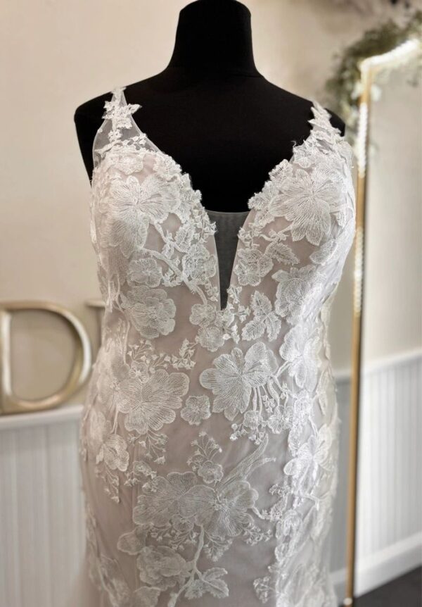 SZ 20 Floral Lace Gown - Image 2